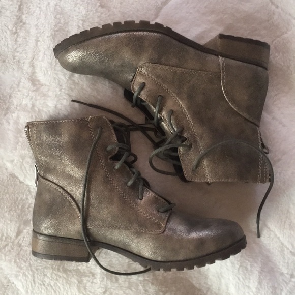 Mossimo Supply Co. Shoes - 🍂Mossimo Karmic ankle boot